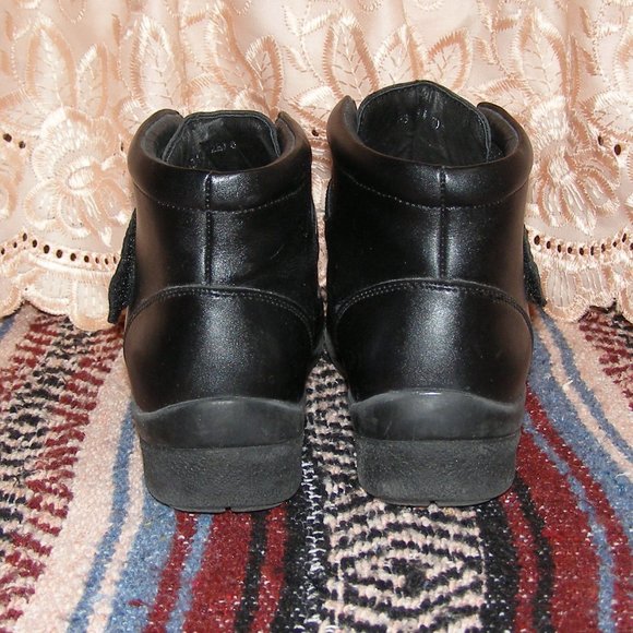 size 8 Ladies' Black Leather ankle boots Faux Fur Lined Low heel - Picture 6 of 10